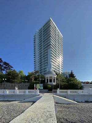 Продам трехкомнатную (3-комн.) квартиру, Черноморская (Хостинский р-н) ул, 10, Сочи г