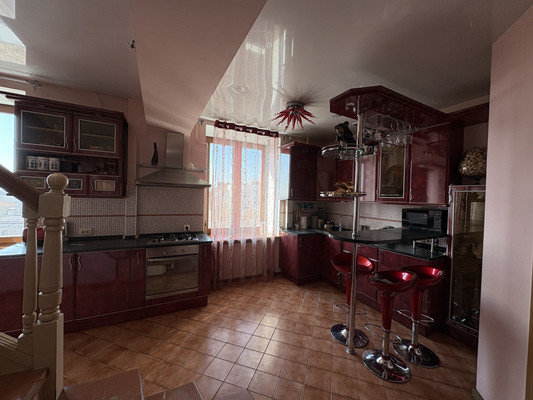 Продам многокомнатную квартиру, Жуковского ул, 2/11, Казань г