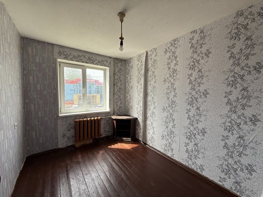 Продам трехкомнатную (3-комн.) квартиру, Вингиссара пр-кт, 82, Волосово г