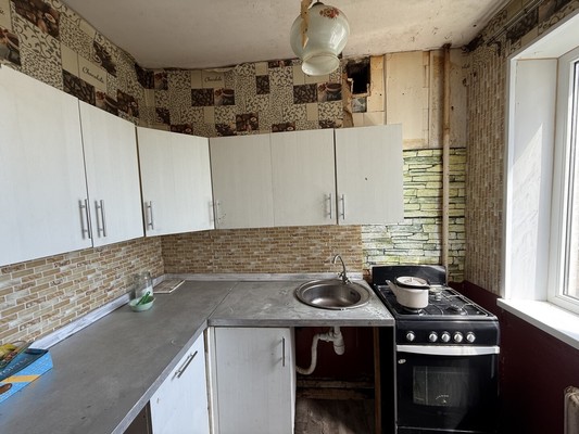 Продам трехкомнатную (3-комн.) квартиру, Вингиссара пр-кт, 82, Волосово г