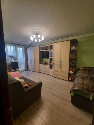 Продам двухкомнатную (2-комн.) квартиру, Маршала Захарова ул, 10к2, Москва г