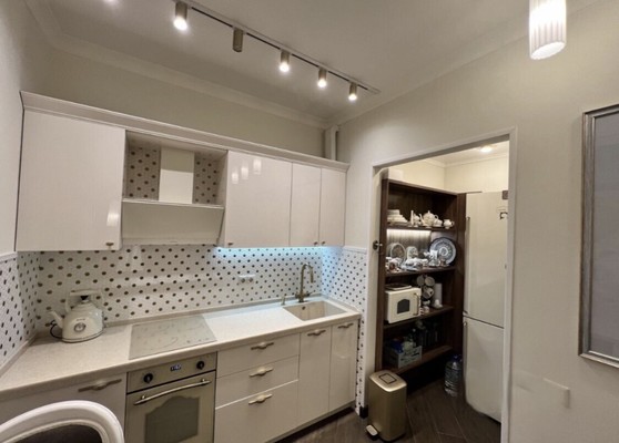 Продам трехкомнатную (3-комн.) квартиру, Ленинский пр-кт, 95кб, Москва г