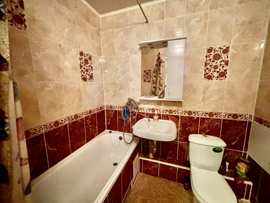 Продам однокомнатную (1-комн.) квартиру, Славы ул, 35, Сыктывкар г
