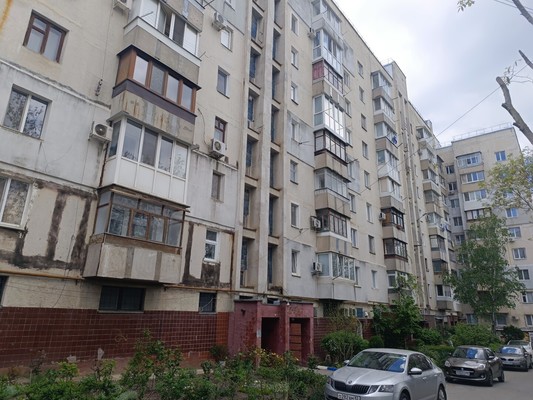 Продам трехкомнатную (3-комн.) квартиру, Батурина ул, 44к50, Симферополь г