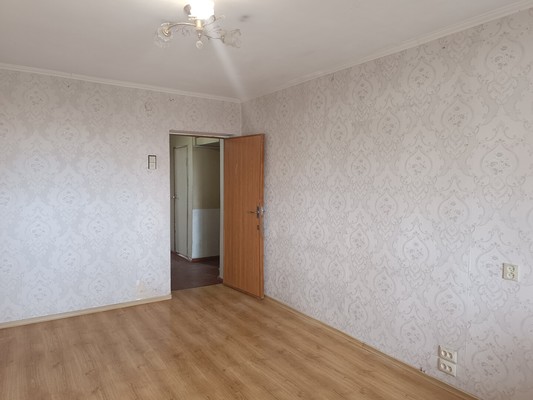 Продам трехкомнатную (3-комн.) квартиру, Батурина ул, 44к50, Симферополь г