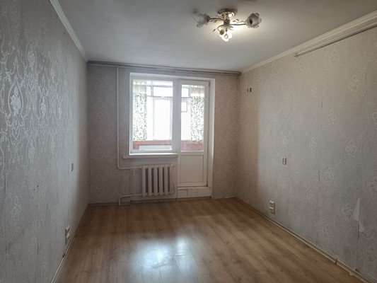Продам трехкомнатную (3-комн.) квартиру, Батурина ул, 44к50, Симферополь г