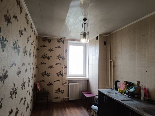 Продам трехкомнатную (3-комн.) квартиру, Батурина ул, 44к50, Симферополь г
