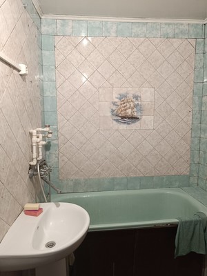 Продам трехкомнатную (3-комн.) квартиру, Батурина ул, 44к50, Симферополь г