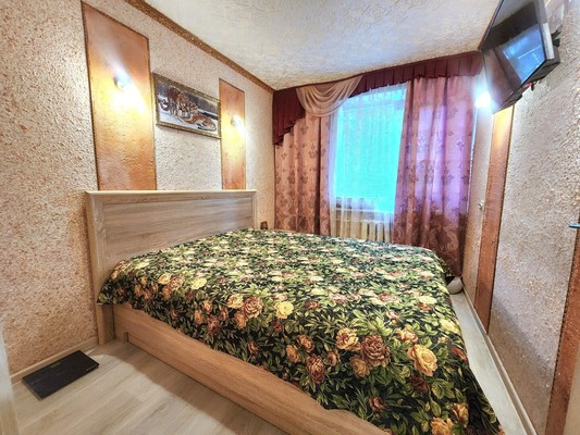 Продам трехкомнатную (3-комн.) квартиру, Энергетиков пр-кт, 18, Новомичуринск г