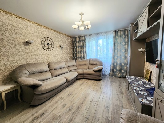 Продам трехкомнатную (3-комн.) квартиру, Энергетиков пр-кт, 18, Новомичуринск г