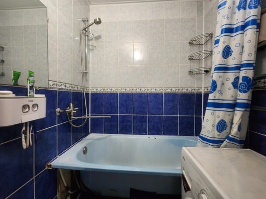 Продам трехкомнатную (3-комн.) квартиру, Энергетиков пр-кт, 18, Новомичуринск г