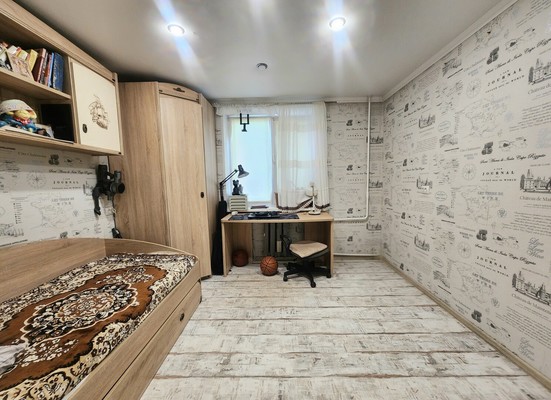 Продам трехкомнатную (3-комн.) квартиру, Энергетиков пр-кт, 18, Новомичуринск г