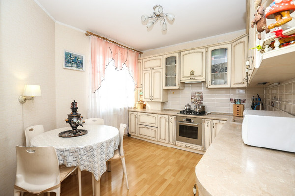 Продам двухкомнатную (2-комн.) квартиру, Колхозная ул, 13, Калининград г