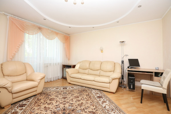 Продам двухкомнатную (2-комн.) квартиру, Колхозная ул, 13, Калининград г