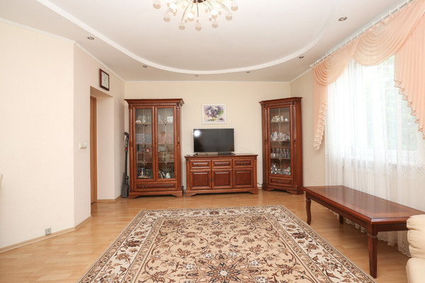 Продам двухкомнатную (2-комн.) квартиру, Колхозная ул, 13, Калининград г