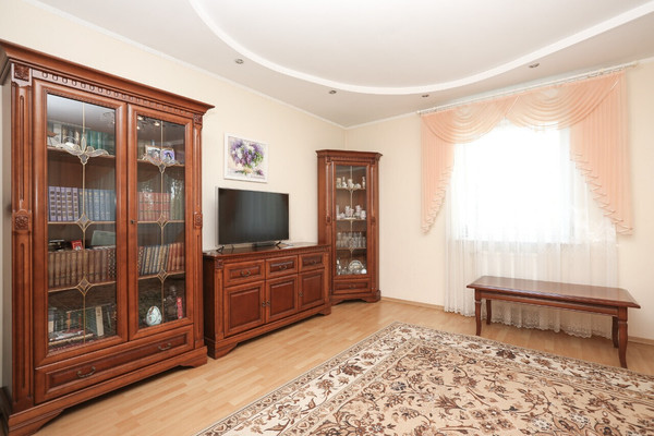 Продам двухкомнатную (2-комн.) квартиру, Колхозная ул, 13, Калининград г