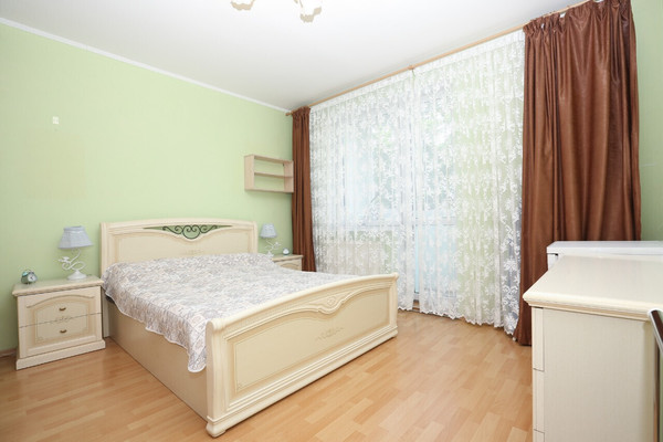 Продам двухкомнатную (2-комн.) квартиру, Колхозная ул, 13, Калининград г