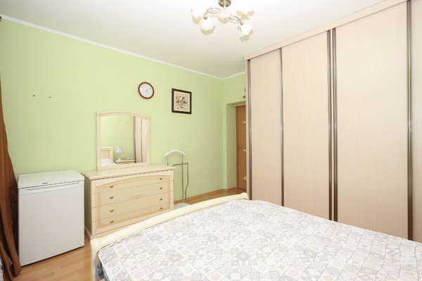 Продам двухкомнатную (2-комн.) квартиру, Колхозная ул, 13, Калининград г