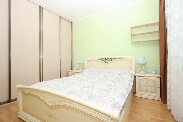 Продам двухкомнатную (2-комн.) квартиру, Колхозная ул, 13, Калининград г