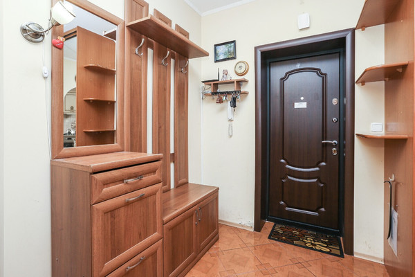 Продам двухкомнатную (2-комн.) квартиру, Колхозная ул, 13, Калининград г
