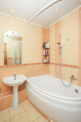 Продам двухкомнатную (2-комн.) квартиру, Колхозная ул, 13, Калининград г