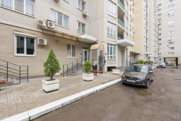 Продам трехкомнатную (3-комн.) квартиру, Народного Ополчения ул, 213, Ростов-на-Дону г