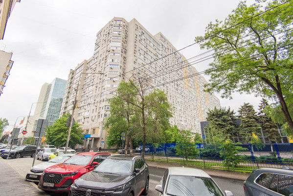 Продам трехкомнатную (3-комн.) квартиру, Народного Ополчения ул, 213, Ростов-на-Дону г
