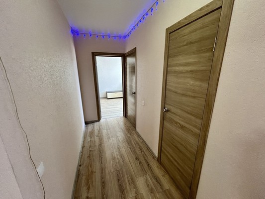 Продам двухкомнатную (2-комн.) квартиру, Магистральная ул, 11, Отрадное п