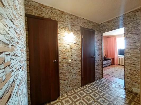 Продам двухкомнатную (2-комн.) квартиру, Шаронова ул, 25, Ишим г