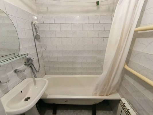 Продам двухкомнатную (2-комн.) квартиру, Шаронова ул, 25, Ишим г