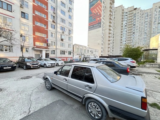Продам трехкомнатную (3-комн.) квартиру, Дзержинского пр-кт, 198, Новороссийск г