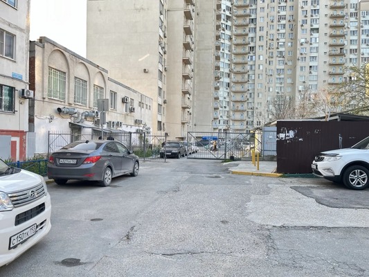 Продам трехкомнатную (3-комн.) квартиру, Дзержинского пр-кт, 198, Новороссийск г