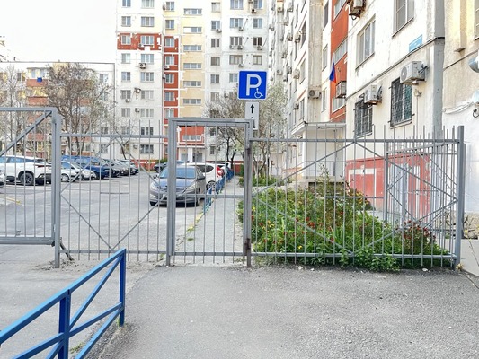 Продам трехкомнатную (3-комн.) квартиру, Дзержинского пр-кт, 198, Новороссийск г