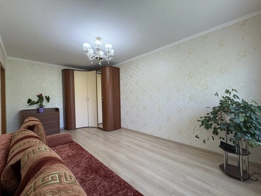 Продам трехкомнатную (3-комн.) квартиру, 4А, Дубровицы п