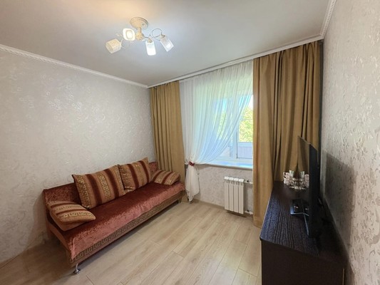 Продам трехкомнатную (3-комн.) квартиру, 4А, Дубровицы п