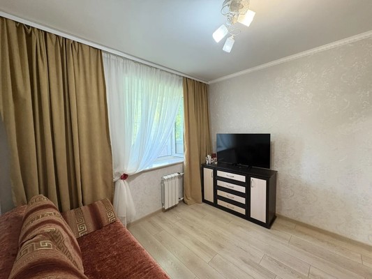 Продам трехкомнатную (3-комн.) квартиру, 4А, Дубровицы п