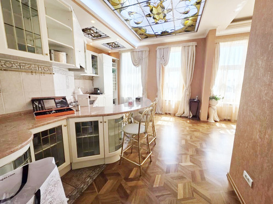 Сдам многокомнатную квартиру, Петровка ул, 17 1, Москва г