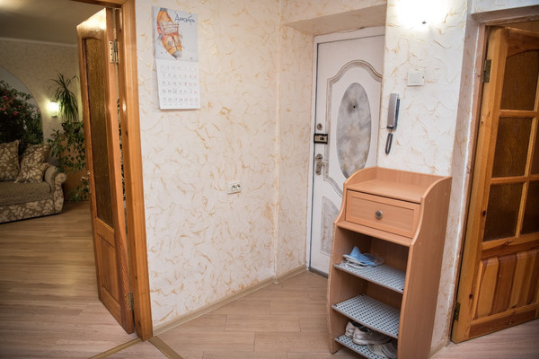 Сдам двухкомнатную (2-комн.) квартиру, Донская ул, 6, Симферополь г