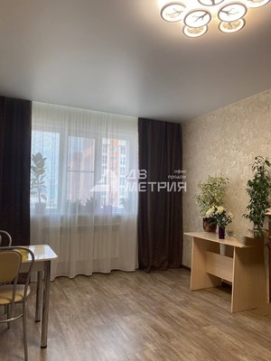 Продам двухкомнатную (2-комн.) квартиру, Весенняя ул, 1к4, Новотроицкое с
