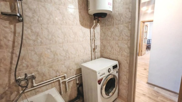 Продам двухкомнатную (2-комн.) квартиру, Карьерная ул, 49, Южно-Сахалинск г