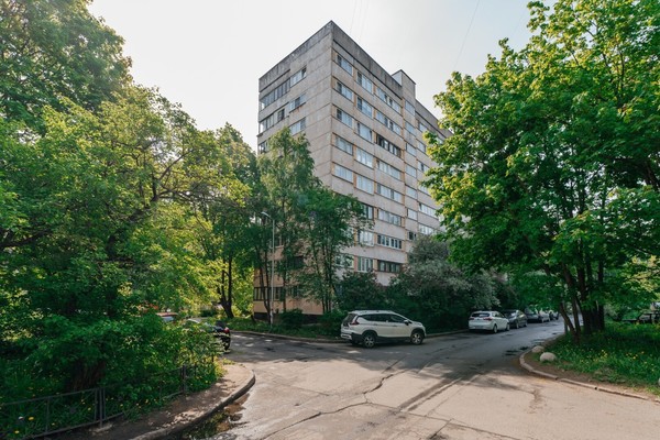 Продам однокомнатную (1-комн.) квартиру, Художников пр-кт, 18ак2, Санкт-Петербург г