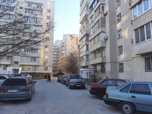 Продам двухкомнатную (2-комн.) квартиру, И.Г.Лексина ул, 48, Симферополь г