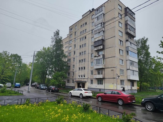 Продам трехкомнатную (3-комн.) квартиру, Загребский б-р, 33к2, Санкт-Петербург г
