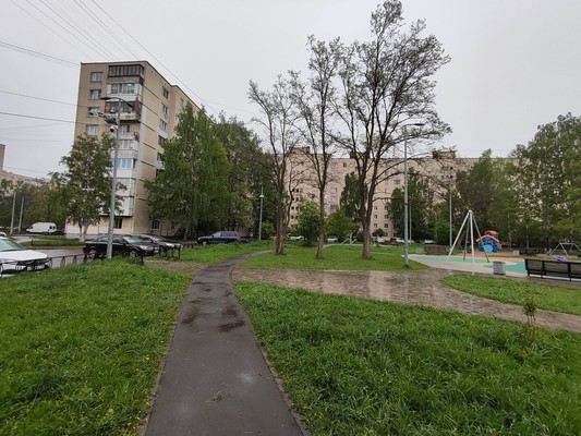 Продам трехкомнатную (3-комн.) квартиру, Загребский б-р, 33к2, Санкт-Петербург г