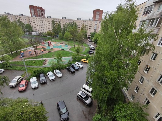 Продам трехкомнатную (3-комн.) квартиру, Загребский б-р, 33к2, Санкт-Петербург г