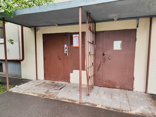 Продам трехкомнатную (3-комн.) квартиру, Загребский б-р, 33к2, Санкт-Петербург г