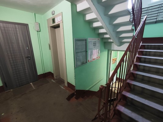 Продам трехкомнатную (3-комн.) квартиру, Загребский б-р, 33к2, Санкт-Петербург г