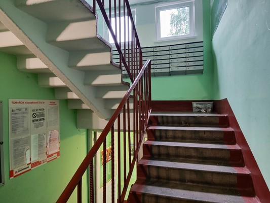 Продам трехкомнатную (3-комн.) квартиру, Загребский б-р, 33к2, Санкт-Петербург г