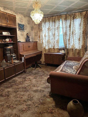 Продам трехкомнатную (3-комн.) квартиру, Загребский б-р, 33к2, Санкт-Петербург г