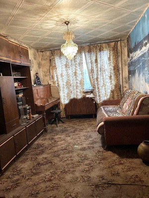 Продам трехкомнатную (3-комн.) квартиру, Загребский б-р, 33к2, Санкт-Петербург г
